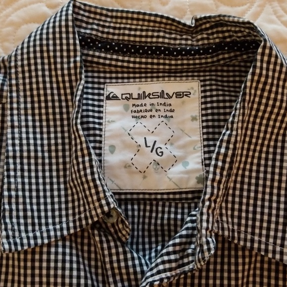 Large Quicksilver black and white button up - Picture 2 of 4
